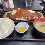 お食事処 たくみ - ポークソテー定食