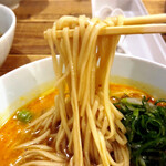 地球の中華そば - 担々麺、麺リフトアップ