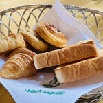 万平ホテル メインダイニングルーム - ３種類のブレッド