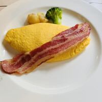 万平ホテル メインダイニングルーム - プレーンオムレツ＆ベーコン