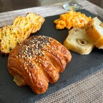 BLUE POPPY Bakery - ハム&チーズ・ペアクロウ、チェダービスケット、オリーブフォカッチャ