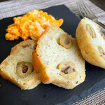 BLUE POPPY Bakery - オリーブフォカッチャ