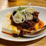 和酒・煮込み らいどん - 肉みそ麻辣やっこ