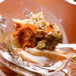 美会 - 季節柄、前菜は香箱蟹。おもしろいのは小布施の和栗餡とタイハーブのジュレを組み合わせたところ