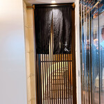 美会 - なんだかお鮨屋さんのような入り口です