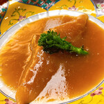 美会 - でっかい鱶鰭です。タイの黒酢で味変