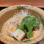 焼き鳥 幸羽 - 春菊と大根のサラダ　春野産の春菊は食べやすい