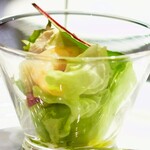 カフェトスカ - 「シーフードとホワイトエスプーマのカクテル 野菜のリュバンをそえて」