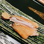 焼き鳥 幸羽 - 手羽先　静岡県産のフィンガーライム添え