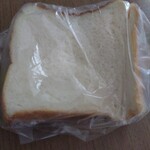 ブーランジェリー メゾン ユキ - レジのところに、おひとり様ひとつ、パンの耳がありました。いただきましたー。こういうの、嬉しい。食パンの試食できる。