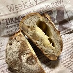 パンやきどころ RIKI - マカダミアンナッツとホワイトチョコの天然酵母 ¥300