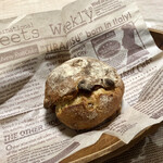 パンやきどころ RIKI - マカダミアンナッツとホワイトチョコの天然酵母 ¥300