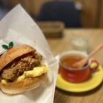 ビルダーズ - スープを背景に