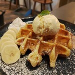 リヴ モンターニュ - waffle and ice cream 　600円