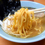 極楽汁麺 らすた - 染谷製の短尺平打ち中太麺