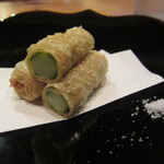 日本料理 たかむら - 今が旬のアスパラの湯葉巻きの揚げ物