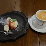 ピッツェリア・ゴンザ -  ●DOLCEセット　500円﻿ 
      ●ランチドリンク（前菜サラダ付き）350円
      ○コーヒー
      全自動のコーヒー（エスプレッソ？）マシンで抽出されてる
      苦味強めなエスプレッソ系な味わいだった。