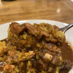 カレーの多か喜家 - 混ぜて食べると玉ねぎをゆっくり炒めたあの甘味をかなり強く感じるようになります