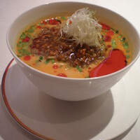 龍天門 - 冷やし坦々麺。ポップな色づかい♪