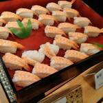 Itouen Hoteru - バイキングには寿司もあります