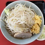 ラーメン もっけだの - 『ラーメン普通ニンニク野菜マシマシ』+ネギ