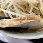 ラーメン もっけだの - 『ラーメン普通ニンニク野菜マシマシ+ネギ』の豚