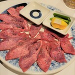 Yakiniku Motsunabe Ichiya - 塩タン（2人前）