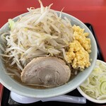ラーメン もっけだの - 『ラーメン普通ニンニク野菜マシマシ』+ネギ