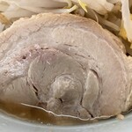 ラーメン もっけだの - 『ラーメン普通ニンニク野菜マシマシ+ネギ』の豚