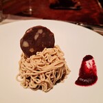 ラ シャッス - 北海道で仕留めた蝦夷鹿のリエットと笠間の栗のモンブランスタイル　その鹿肉で作った自家製のサラミを添えて