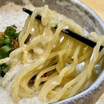 麺物語 つなぐ - 多加水麺につけ汁をたっぷり絡めるメレンゲ