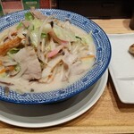 じげもんちゃんぽん 川崎アゼリア店 - 白チャンポン(中)、一口餃子