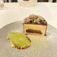 IZA - デザート3 ピスタチオジェラート　キャラメルとトリュフのムース