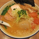 自家製麺 啜乱会 - 味噌 + 背脂 + 得トッピング（アップ）