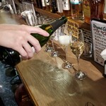 海鮮 イタリアンバル ルチアーノ - 支配人(社長さん)の配慮にてサービスのスパークリングワインです〰️‼️