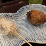 鳥田中 - 鴨入り熊野地鶏つくね 、味付燻製鶉卵のグラナパダーノチーズ 掛け