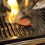 焼うお いし川 名古屋 - 厚切りカルビは油がのってるのでファイアーします