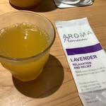 鮨 りんだ - ジュースとラベンダーお絞り