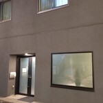 WAGYU YAKINIKU IBUSANA - ３階建てのビル一階に