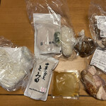 中華蕎麦 とみ田 - 「お土産つけめん【特大】」1400円、「お土産スープ割」50円、「お土産らぁめん【並】」1000円、「お土産切り落としチャーシュー（TOKYO-X）」600円、「極太短冊メンマ（お土産）」250円、「お家で賄いご飯（TOKYO-X）タレ付き」350円