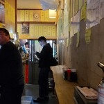 関内もつ肉店 - 店内