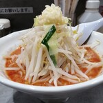 旨辛ラーメン 表裏 - シャキもやしの塔