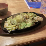 3150てっぱん - 鉄板焼き木片で傾けてます