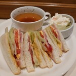 ステラおばさんのクッキー - BLTグリルサンド935円✨コンソメスープとポテトサラダ、さらにクッキー1枚付きの軽食メニュー♡