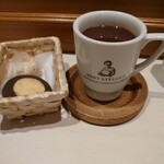 ステラおばさんのクッキー - ココア605円(クッキー2枚付き)605円✨クッキーはティラミスとピーカンスノーボール❄濃厚なココアは、冬季限定だそう。森永ココアかなぁ♡さっくりクッキーでホッとします。