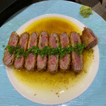 えいすけ - 名物ビーフカツレツ定食　1,680円　※我慢しきれず半切れ食べた図