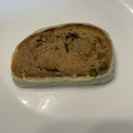 ナッシュカッツェ - ナッツとドライフルーツが入って、周りは白いアイシング。