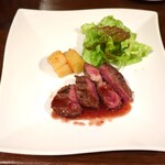 QUATTRO bar M4 - 黒毛和牛ステーキ 赤ワインソース