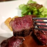 QUATTRO bar M4 - 赤身がウマそうですね(⁠*⁠´⁠ω⁠｀⁠*⁠)