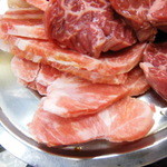 春香園 - 豚精肉と牛さがり